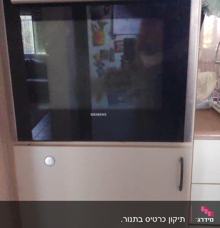 תנור אפייה חשמלי עם כפתורי שליטה